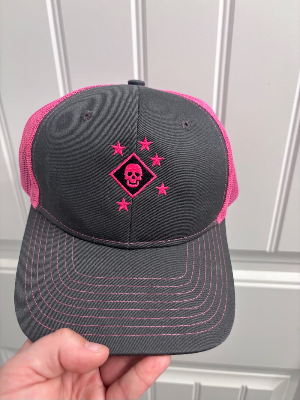 Skull Patch Trucker Hat - Gray & Pink